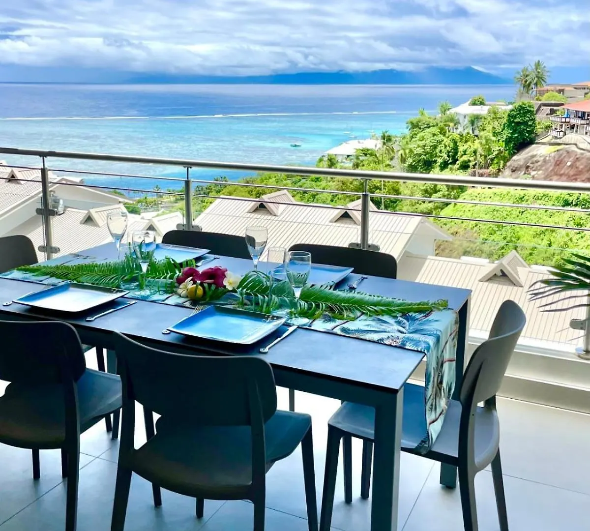 Holiday home Tetavake Sunset Stunning 2 Bedroom Condo With Moorea View Pool And Wifi Punaauia  French Polynesia