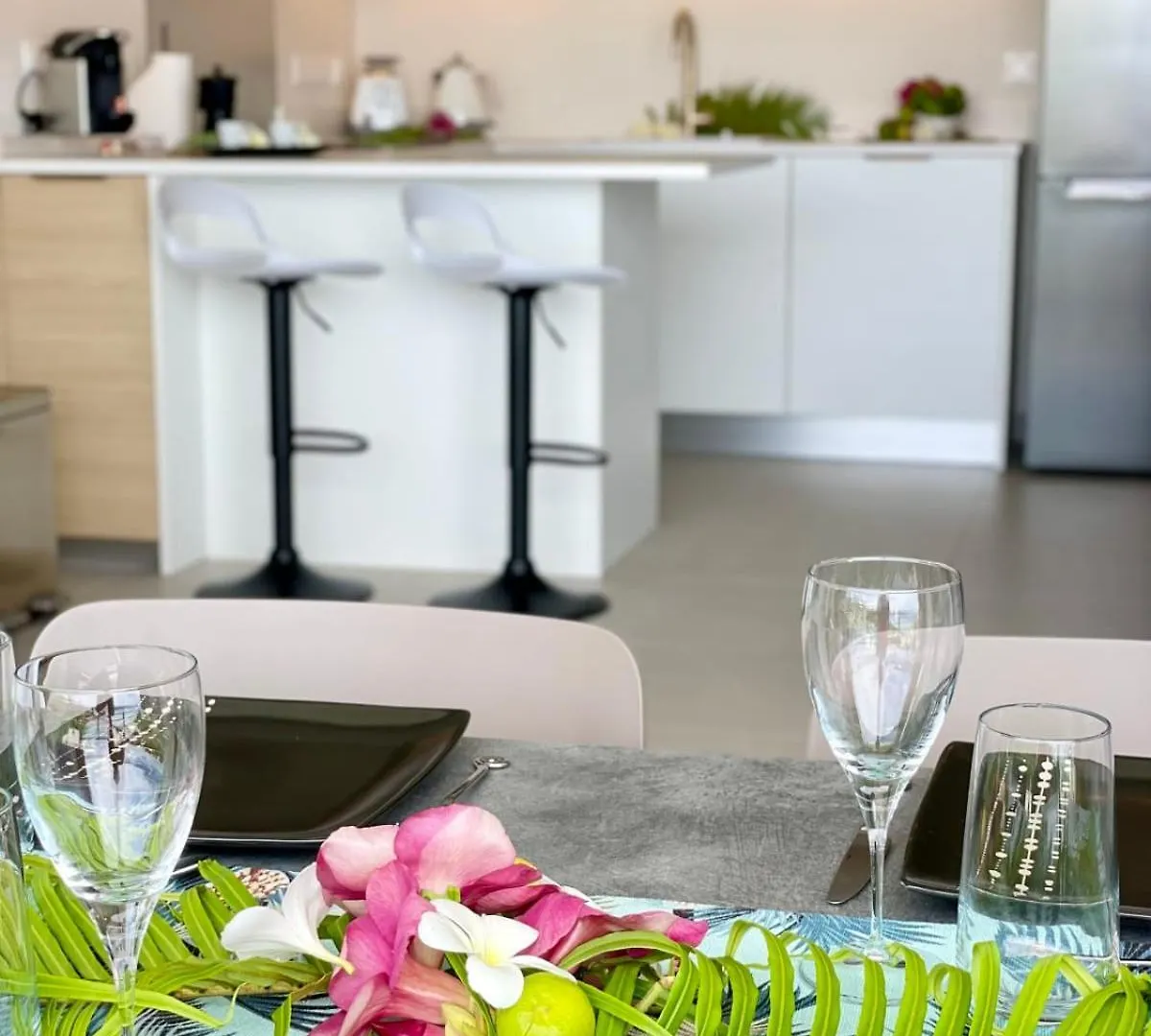 Tetavake Sunset Stunning 2 Bedroom Condo With Moorea View Pool And Wifi Punaauia  0*, Punaauia (Tahiti)
