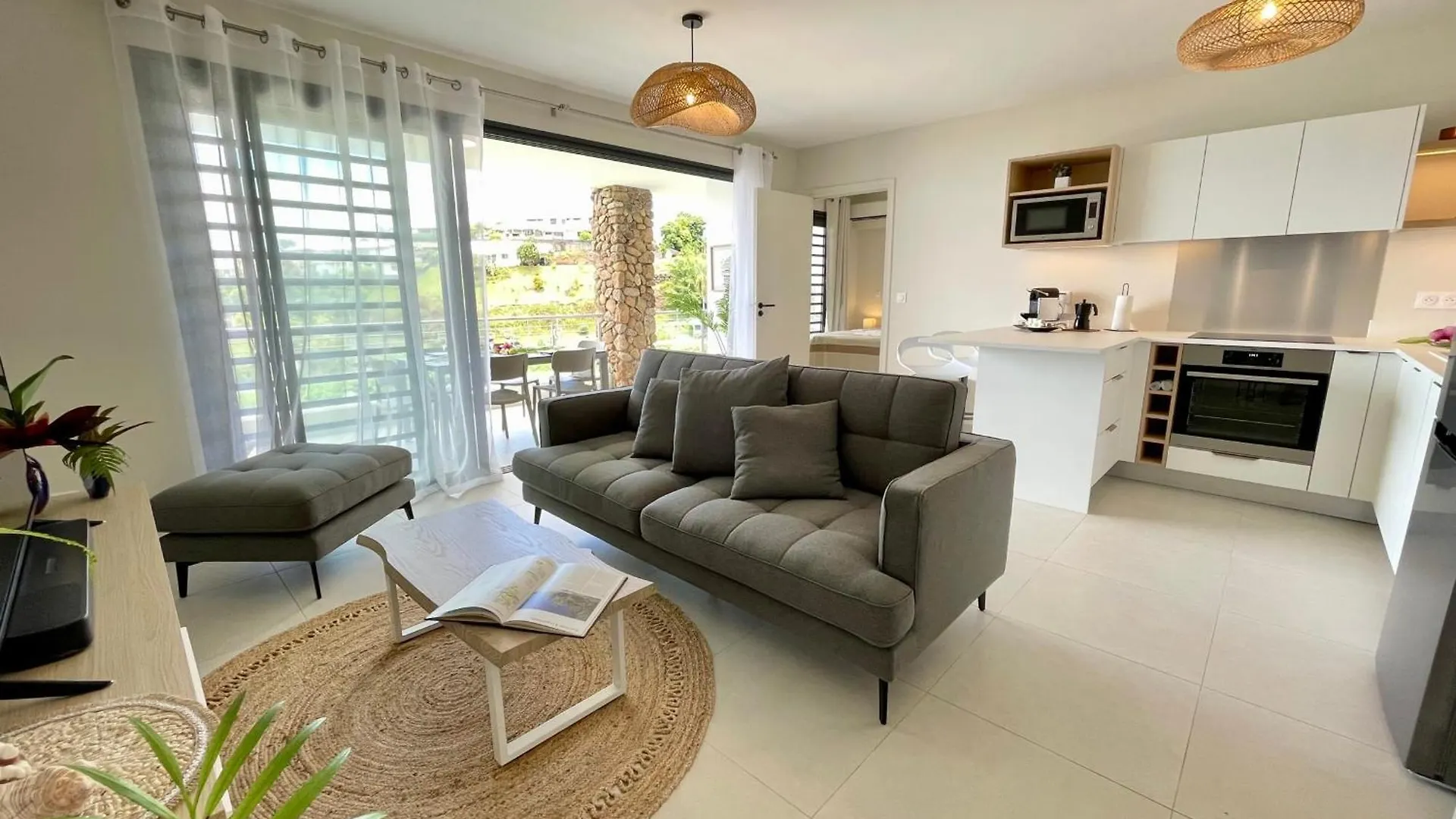 Holiday home Tetavake Sunset Stunning 2 Bedroom Condo With Moorea View Pool And Wifi Punaauia