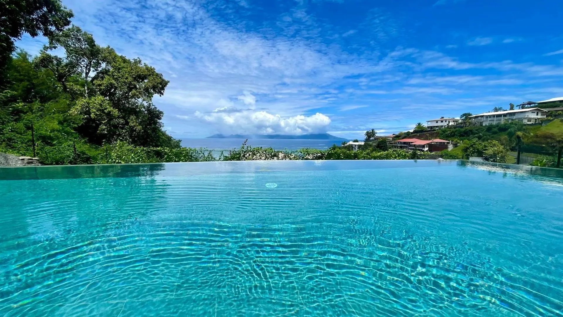 Tetavake Sunset Stunning 2 Bedroom Condo With Moorea View Pool And Wifi Punaauia